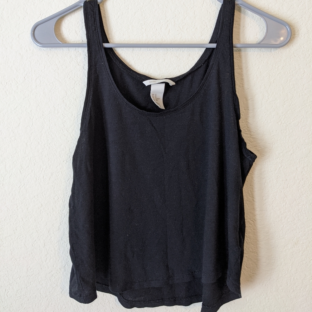 black crop tank